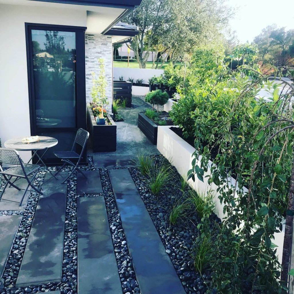 modern residential patio in Roseville, CA, designed and installed by Aronson Landscape